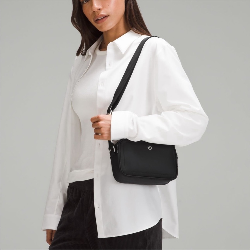 Lululemon Cross Body Camera Bag 2L black